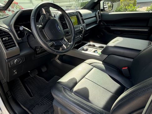 Used 2021 Ford Expedition Max XLT image 12