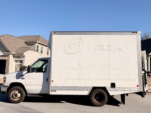 Used 2016 Ford E-350 and Econoline 350 Super Duty w/ Power Windows & Locks Group image 26