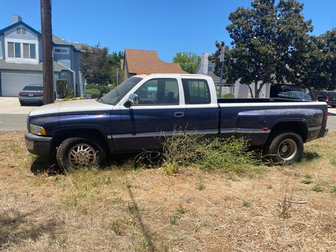 Used 1995 Dodge Ram 3500 Truck 2WD Club Cab image 1