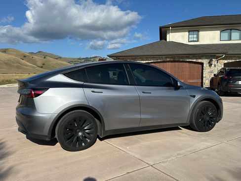Used 2025 Tesla Model Y Long Range AWD/4WD image 5