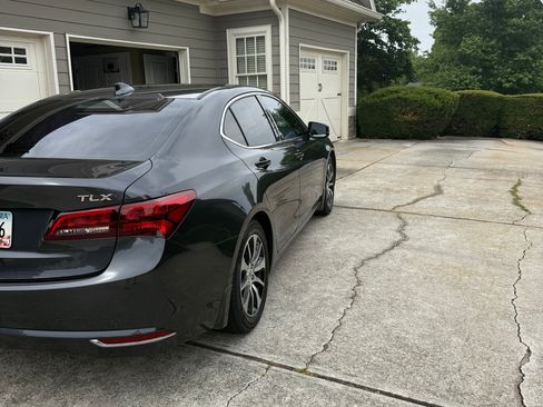 Used 2016 Acura TLX FWD image 1