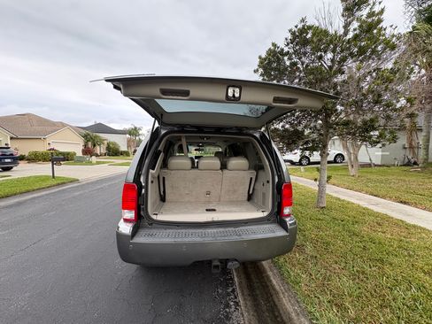 Used 2008 Chrysler Aspen Limited image 4