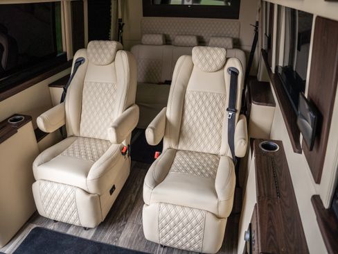 Used 2023 Mercedes-Benz Sprinter 3500 image 25