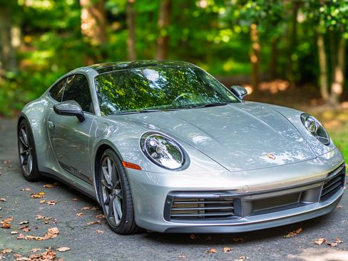 Used 2024 Porsche 911 Carrera T image 2