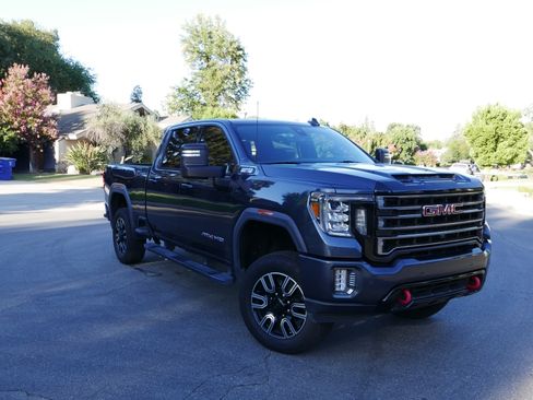 Used 2020 GMC Sierra 2500 AT4 w/ AT4 Premium Package AWD/4WD image 1