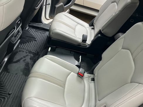 Used 2024 Honda Pilot Touring image 13