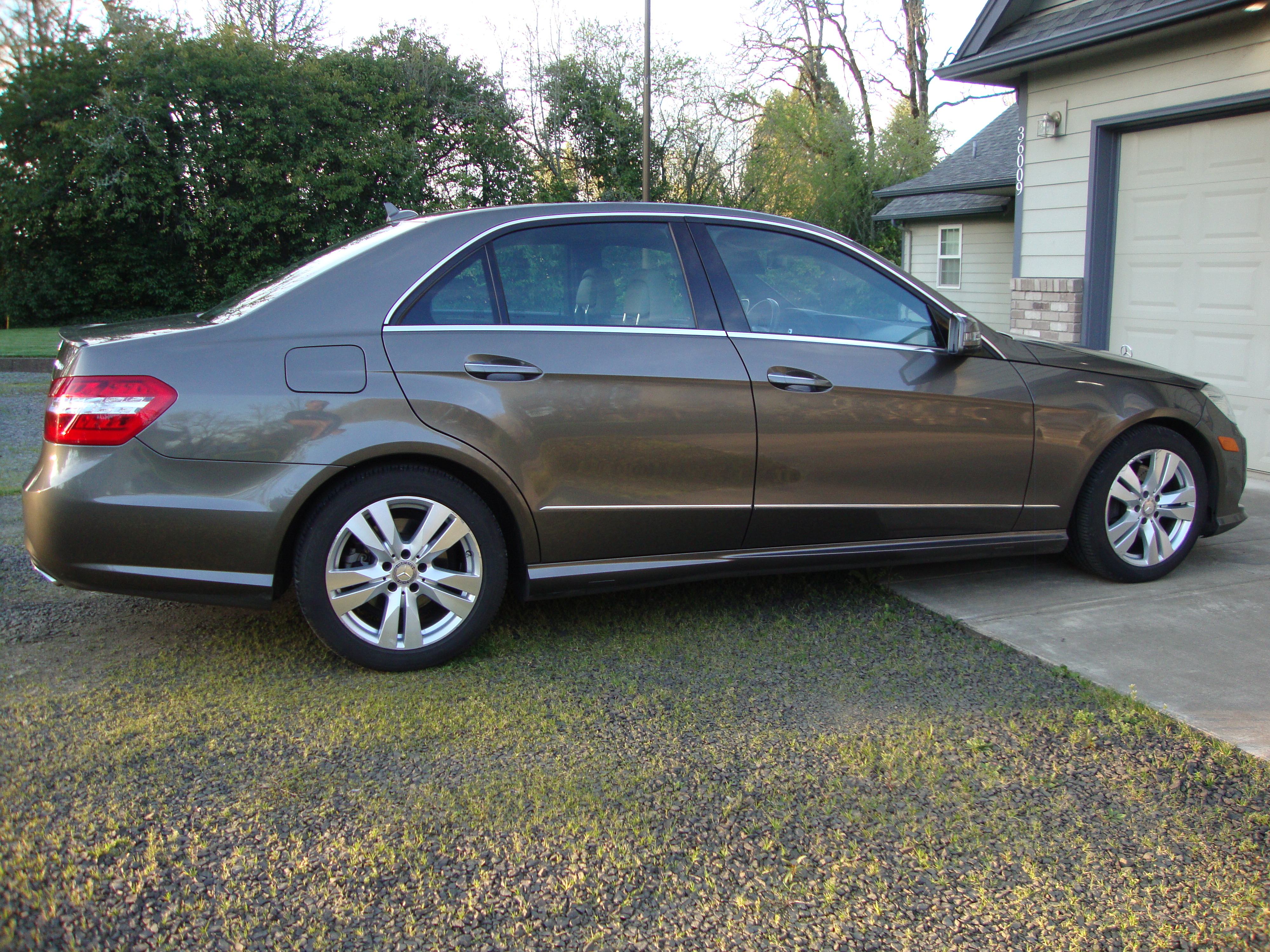 Used 2013 Mercedes-Benz E 350 BlueTEC Sedan image 5
