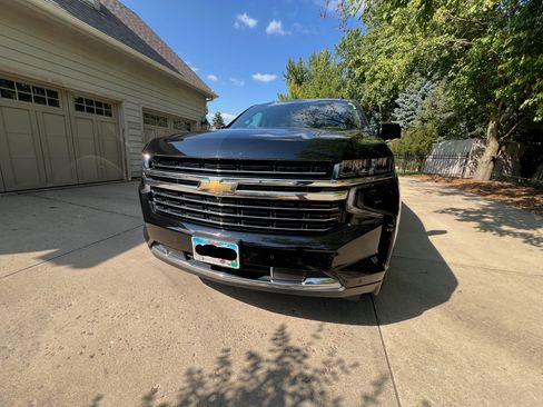 Used 2023 Chevrolet Suburban LT w/ LT Signature Plus Package AWD/4WD image 14