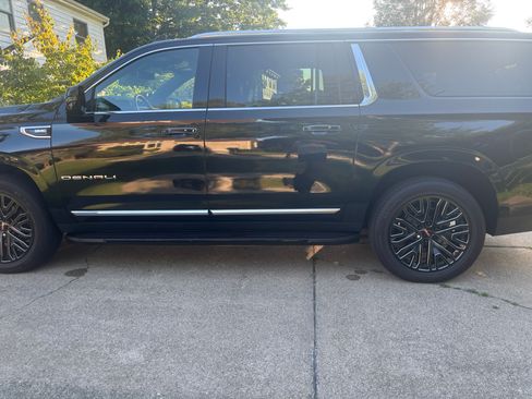 Used 2021 GMC Yukon XL Denali AWD/4WD image 9