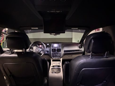 Used 2017 Dodge Grand Caravan SXT w/ Driver Convenience Group image 12