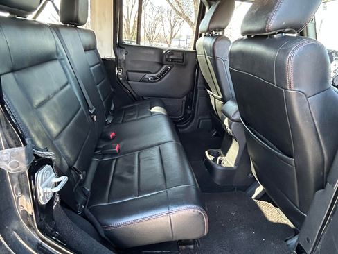 Used 2012 Jeep Wrangler Unlimited Sahara image 18