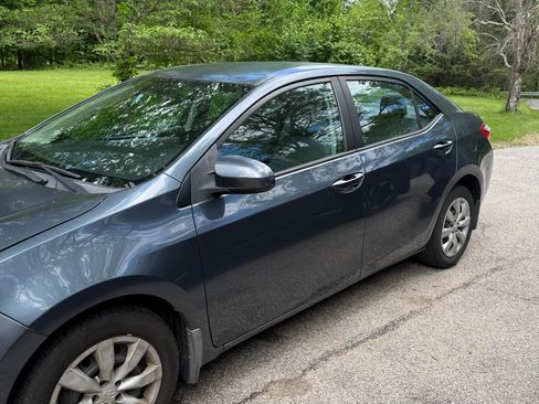 Used 2015 Toyota Corolla LE FWD image 4