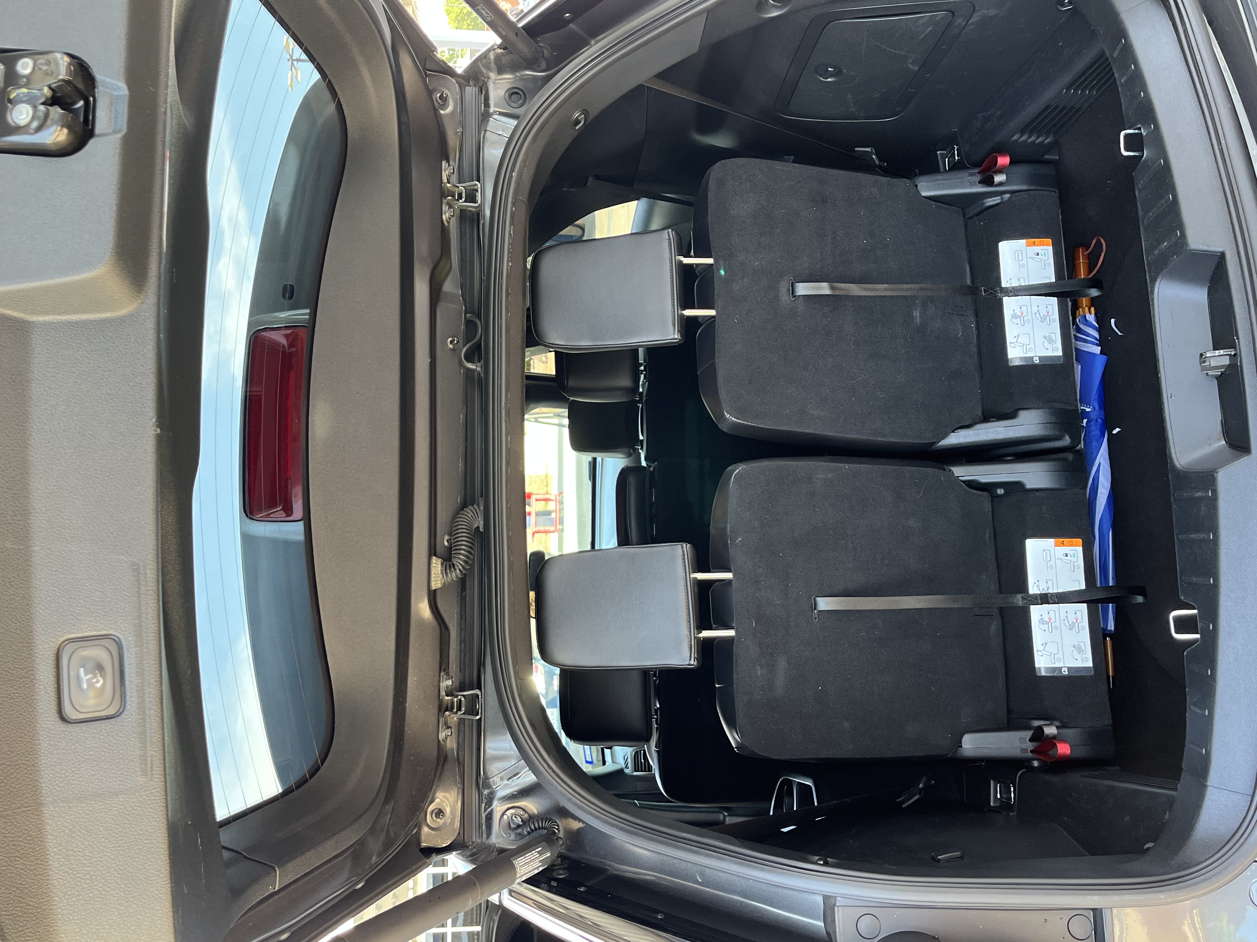 Used 2018 Ford Explorer XLT w/ Equipment Group 202A FWD image 29