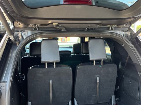 Used 2018 Ford Explorer XLT w/ Equipment Group 202A FWD image 29