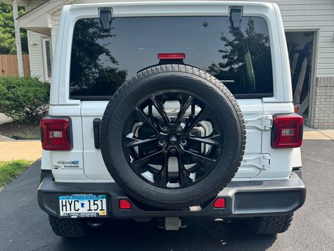 Used 2021 Jeep Wrangler Unlimited Sahara w/ Cold Weather Group AWD/4WD image 5
