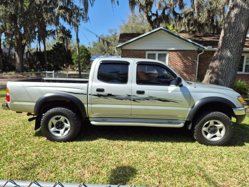 Used 2004 Toyota Tacoma PreRunner image 1