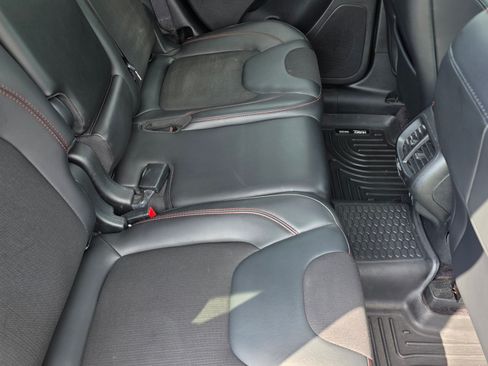 Used 2017 Jeep Cherokee Trailhawk AWD/4WD image 22