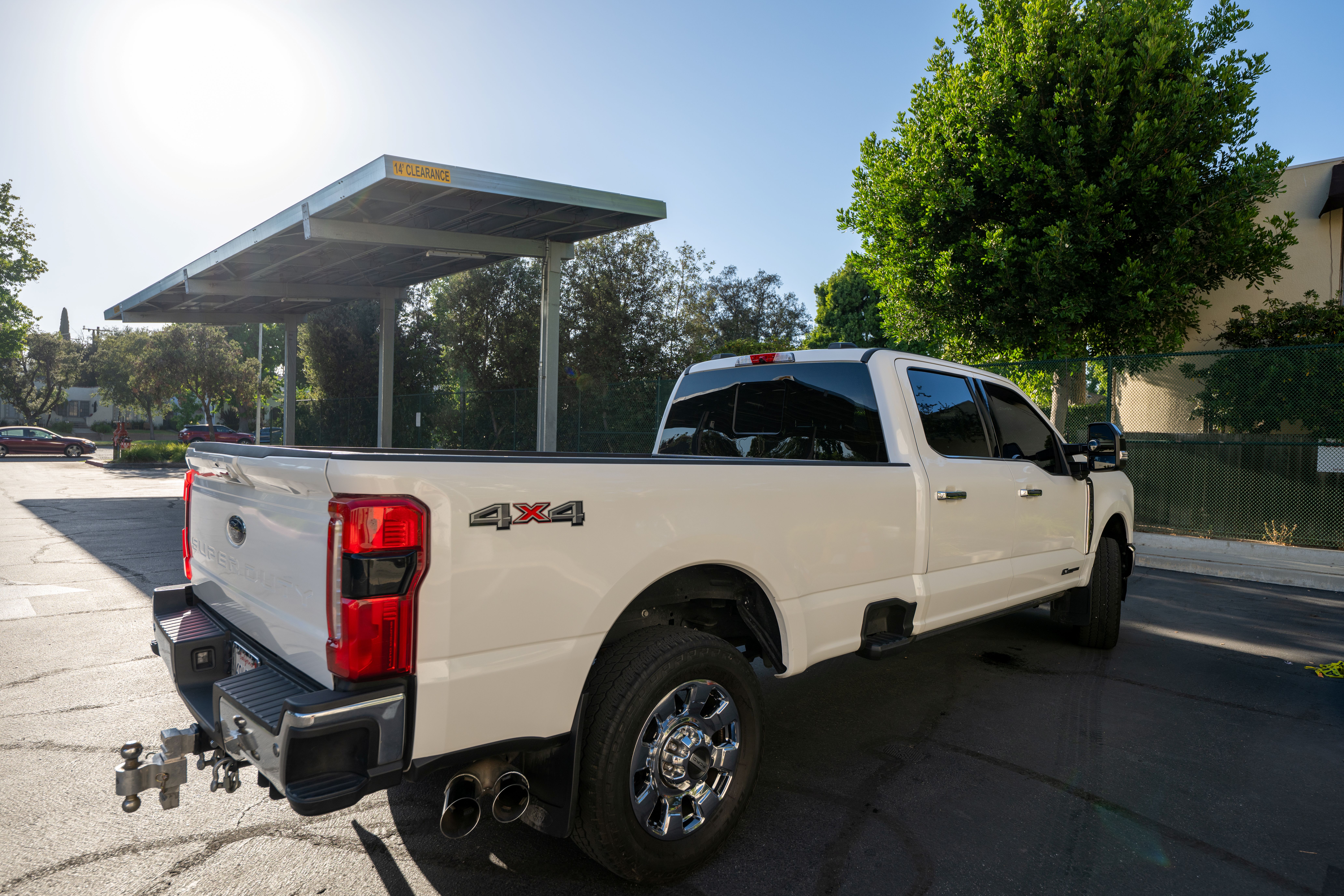 Used 2023 Ford F350 Lariat w/ Lariat Ultimate Package AWD/4WD image 2