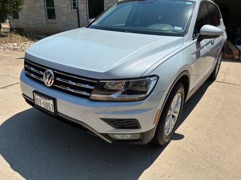 Used 2018 Volkswagen Tiguan SE w/ Panoramic Sunroof Package FWD image 8