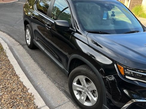 Used 2023 Honda Pilot LX image 4