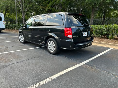 Used 2017 Dodge Grand Caravan SE w/ Power Window Group FWD image 10