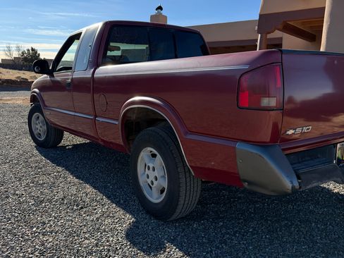 Used 1997 Chevrolet S10 Pickup LS w/ Preferred Equipment Group image 4