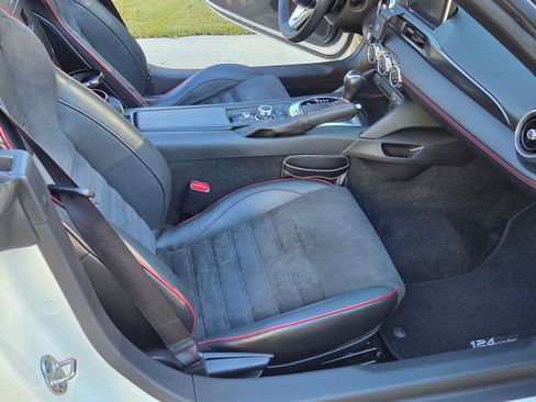 Used 2020 FIAT 124 Spider Abarth image 22