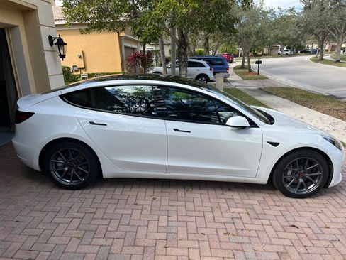 Used 2022 Tesla Model 3 image 8