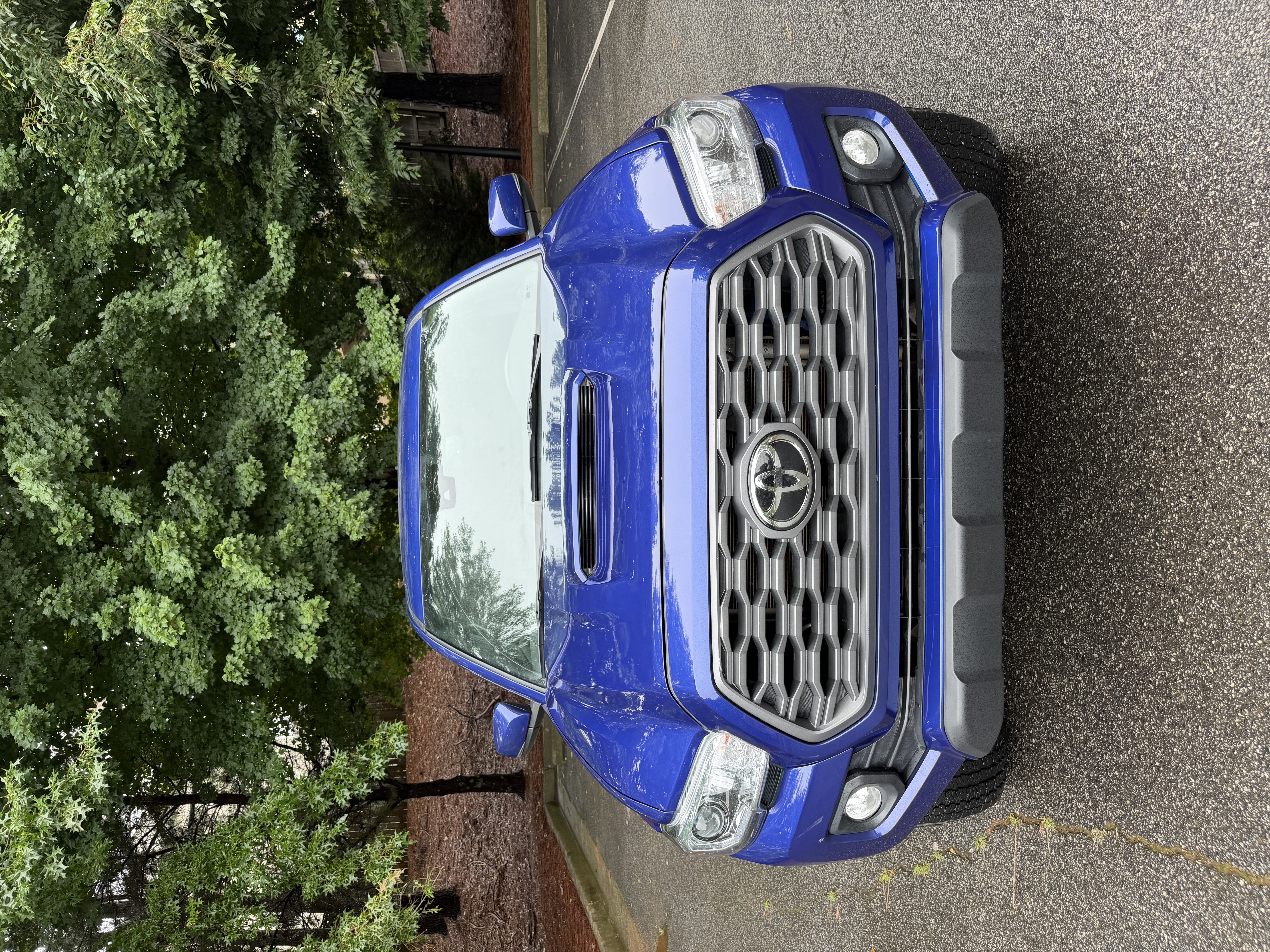 Used 2022 Toyota Tacoma TRD Off-Road AWD/4WD image 1