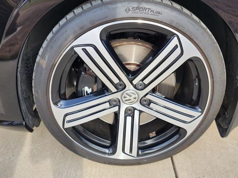 Used 2016 Volkswagen Golf 4-Door image 26