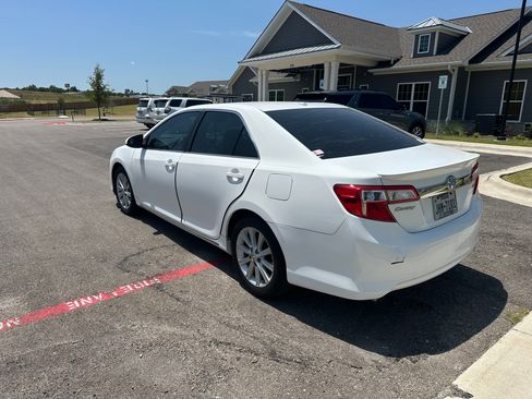 Used 2012 Toyota Camry XLE FWD image 9
