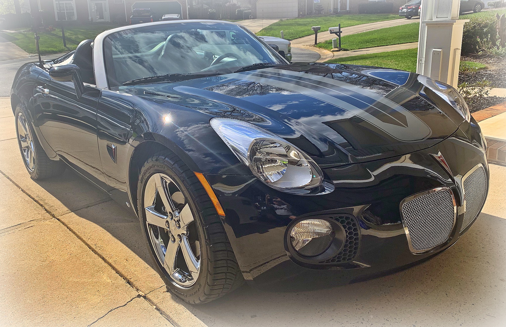 Used 2008 Pontiac Solstice GXP w/ Premium Package RWD image 1