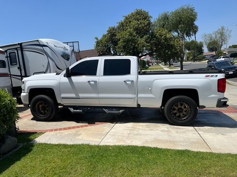 Used 2017 Chevrolet Silverado 1500 LTZ Z71 w/ LTZ Plus Package AWD/4WD image 4
