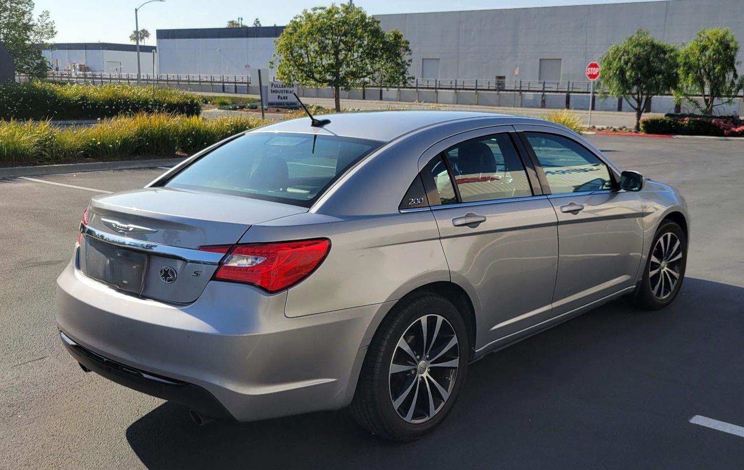 Used 2013 Chrysler 200 Limited w/ Sun/Sound Group FWD image 5