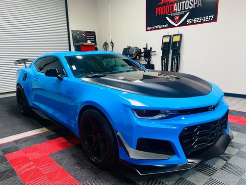 Used 2022 Chevrolet Camaro ZL1 image 1