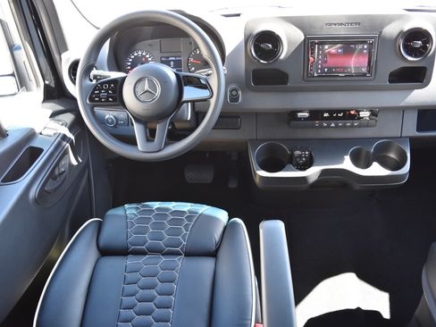 Used 2020 Mercedes-Benz Sprinter 3500 image 4