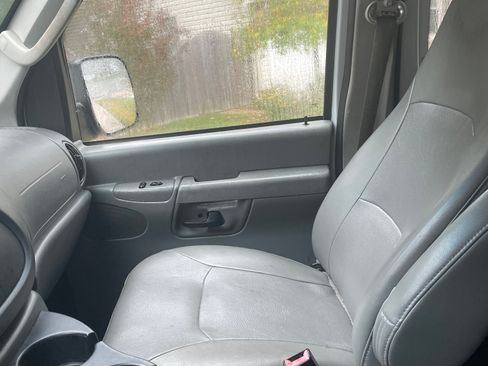 Used 2008 Ford E-150 and Econoline 150 Wagon image 2