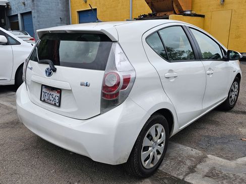 Used 2014 Toyota Prius C One image 11