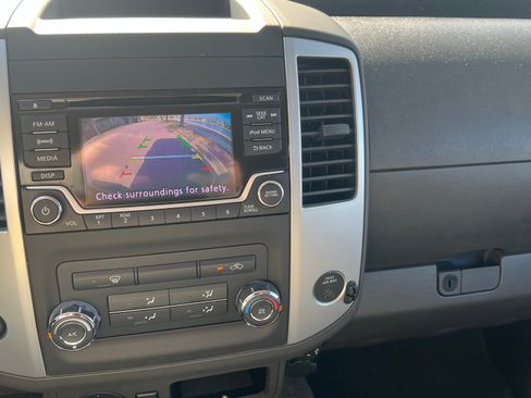 Used 2018 Nissan Frontier SV image 10