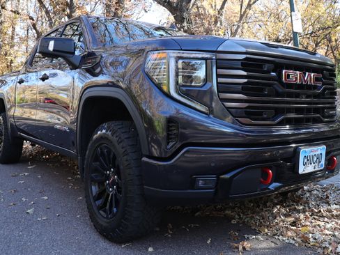 Used 2022 GMC Sierra 1500 AT4X image 2