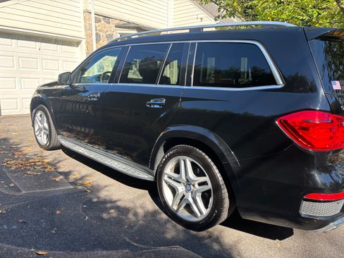 Used 2015 Mercedes-Benz GL 550 4MATIC image 4