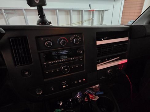 Used 2017 Chevrolet Express 2500 Van 3D image 10