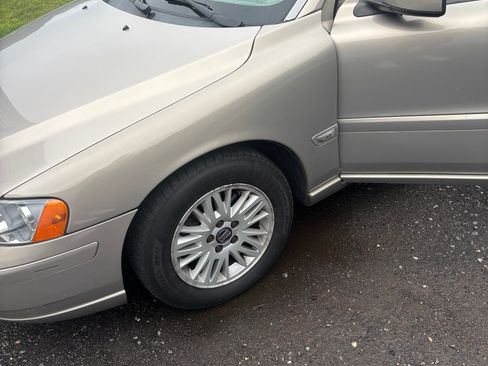 Used 2005 Volvo V70 2.4 FWD image 2