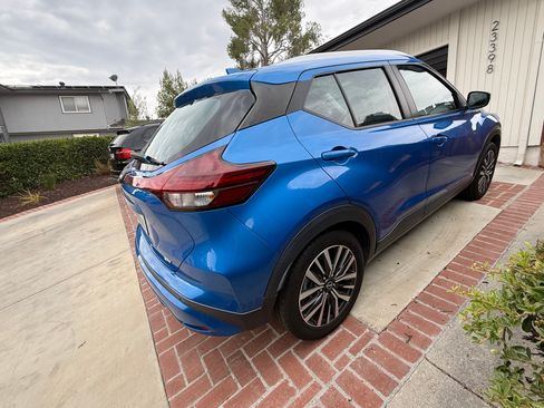 Used 2022 Nissan Kicks SV FWD image 6