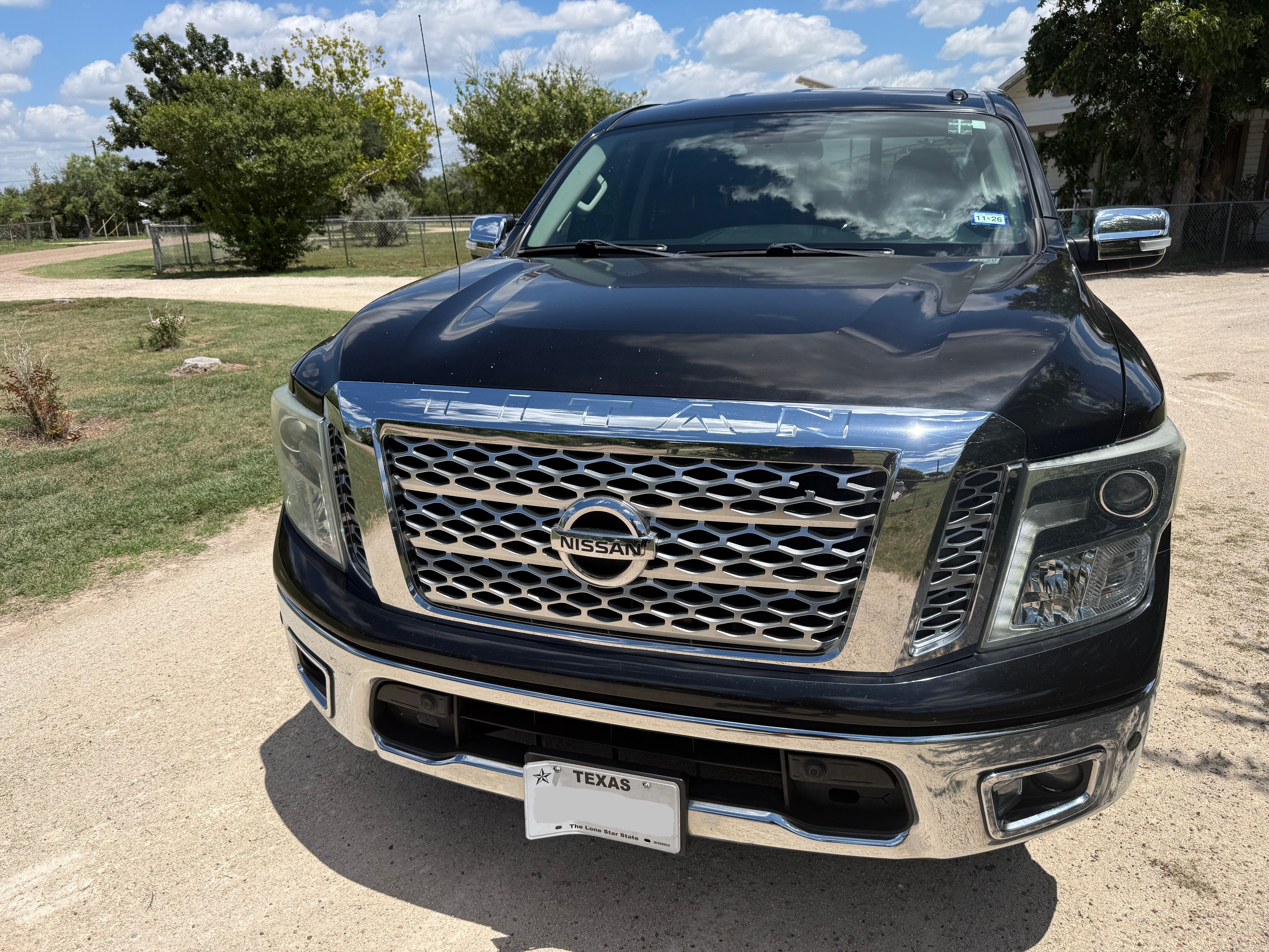 Used 2017 Nissan Titan SL RWD image 2