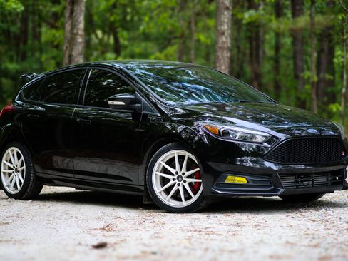 Used 2017 Ford Focus ST w/ Equipment Group 402A image 1