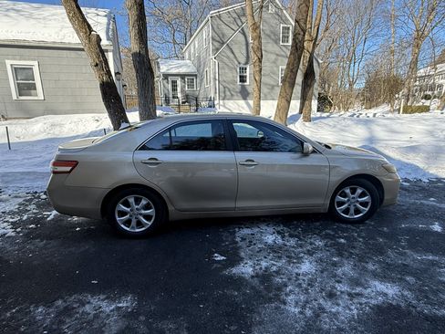 Used 2011 Toyota Camry LE w/ LE Extra-Value Pkg image 5