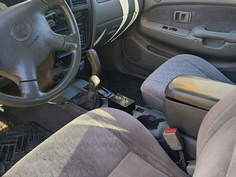 Used 2001 Toyota Tacoma Pickup image 3