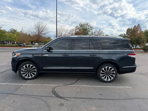 Used 2024 Lincoln Navigator L Reserve AWD/4WD image 2