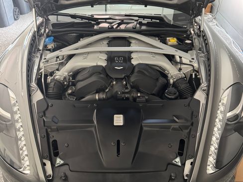 Used 2014 Aston Martin DB9 Coupe image 17